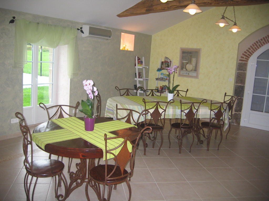 La Minaudiere Nueil-sous-les-Aubiers Exterior photo