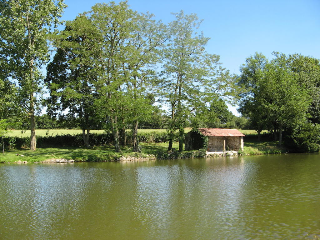 La Minaudiere Nueil-sous-les-Aubiers Exterior photo